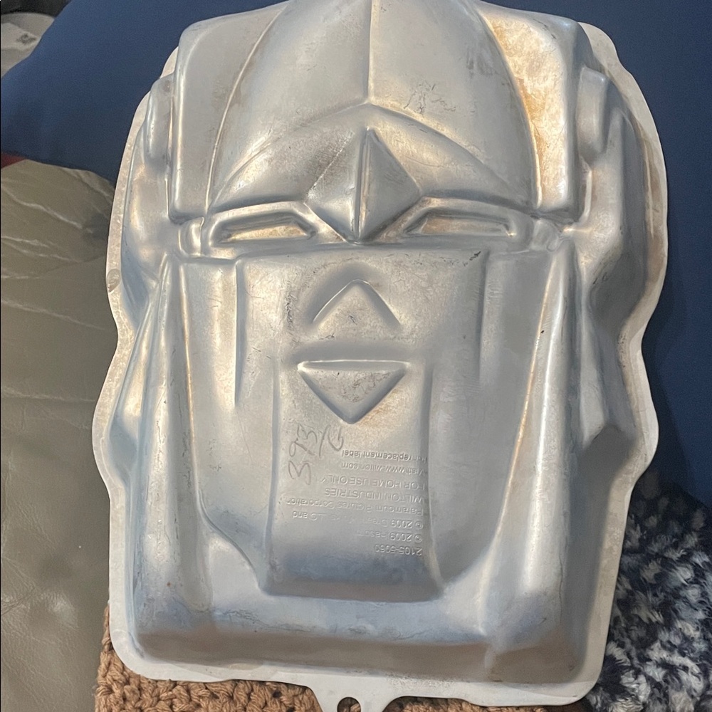 Vintage Metallic Optimus Prime Cake Pan - Silver